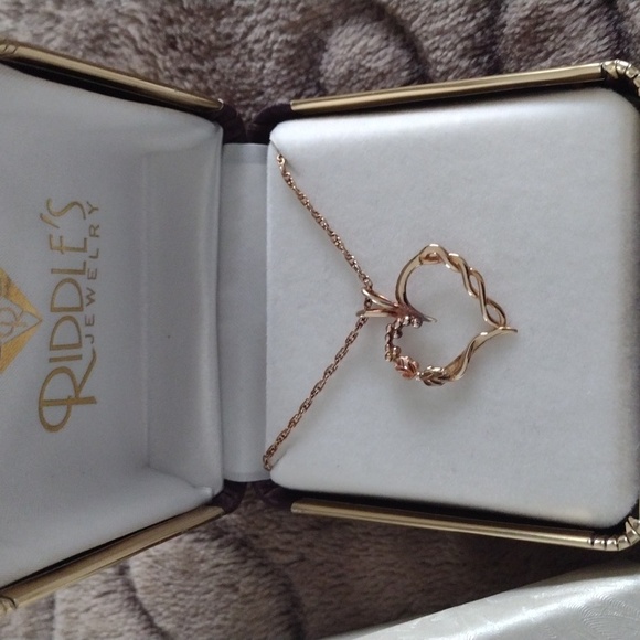 Gold Heart Pendant 10k Black Hills Gold decorated with 12k Gold Leaves New - Picture 2 of 4